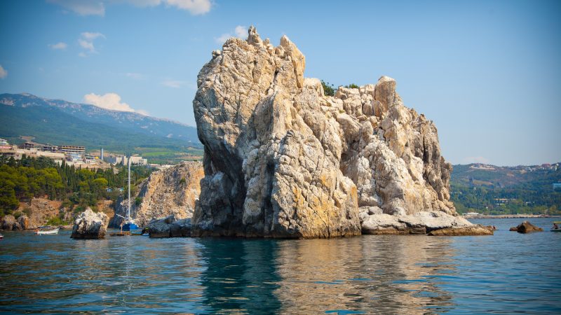 Адалары скалы в Черное море, Крым, Гурзуф