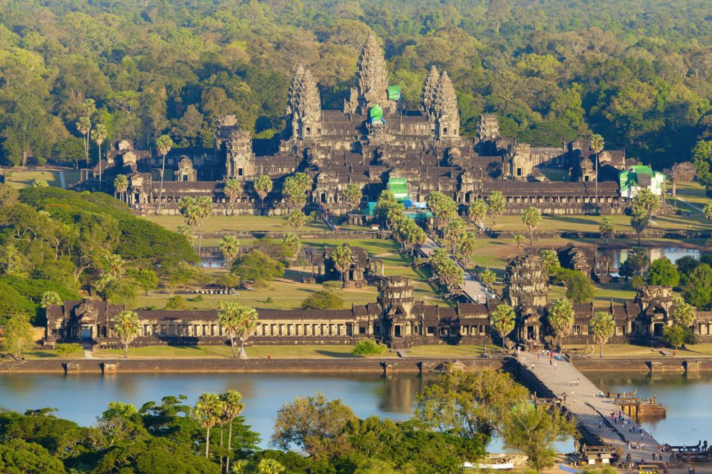 Вид с высоты птичьего полета на Ангкор-Ват