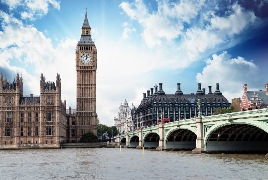Биг-Бен, Здания парламента и Вестминстерский мост в Лондоне.