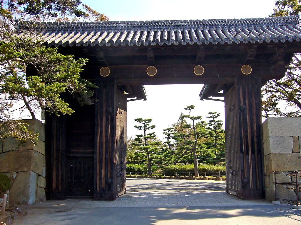 Ворота в замке Химедзи, Япония