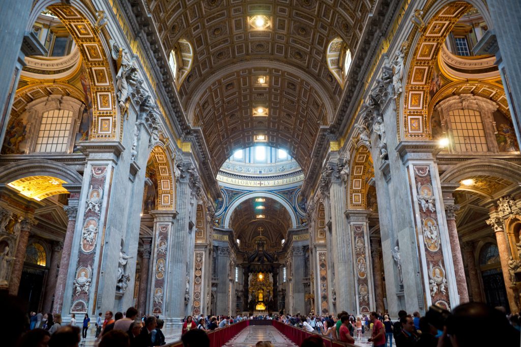 Интерьер базилики Святого Петра