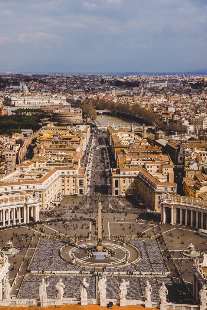 Площадь знаменитого Святого Петра, Ватикан, Италия