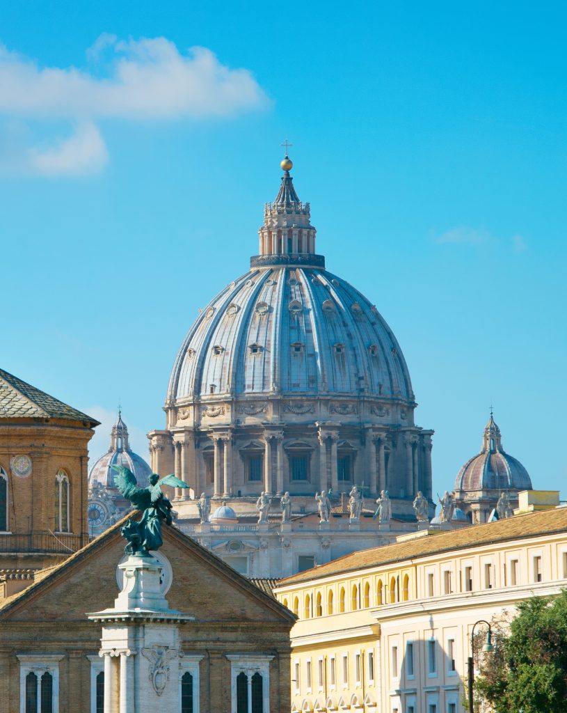 Вид на Рим с купола собора Святого Петра в Ватикане