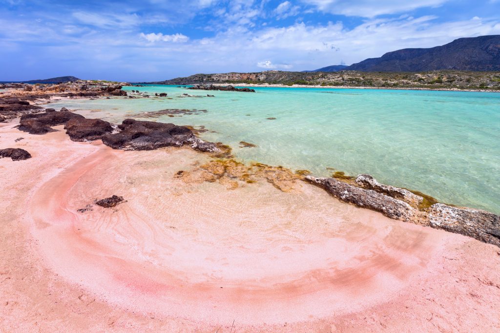 Элафонисси пляж с розовым песком на острове Крит